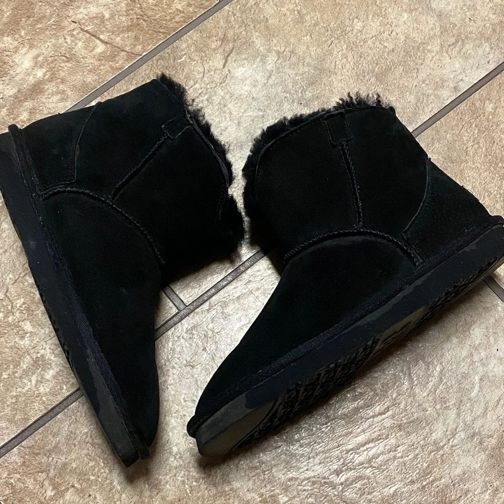 Lam Women's Cozy Black Sheepskin Slippers/Boots  Fall Winter Cozy Durable